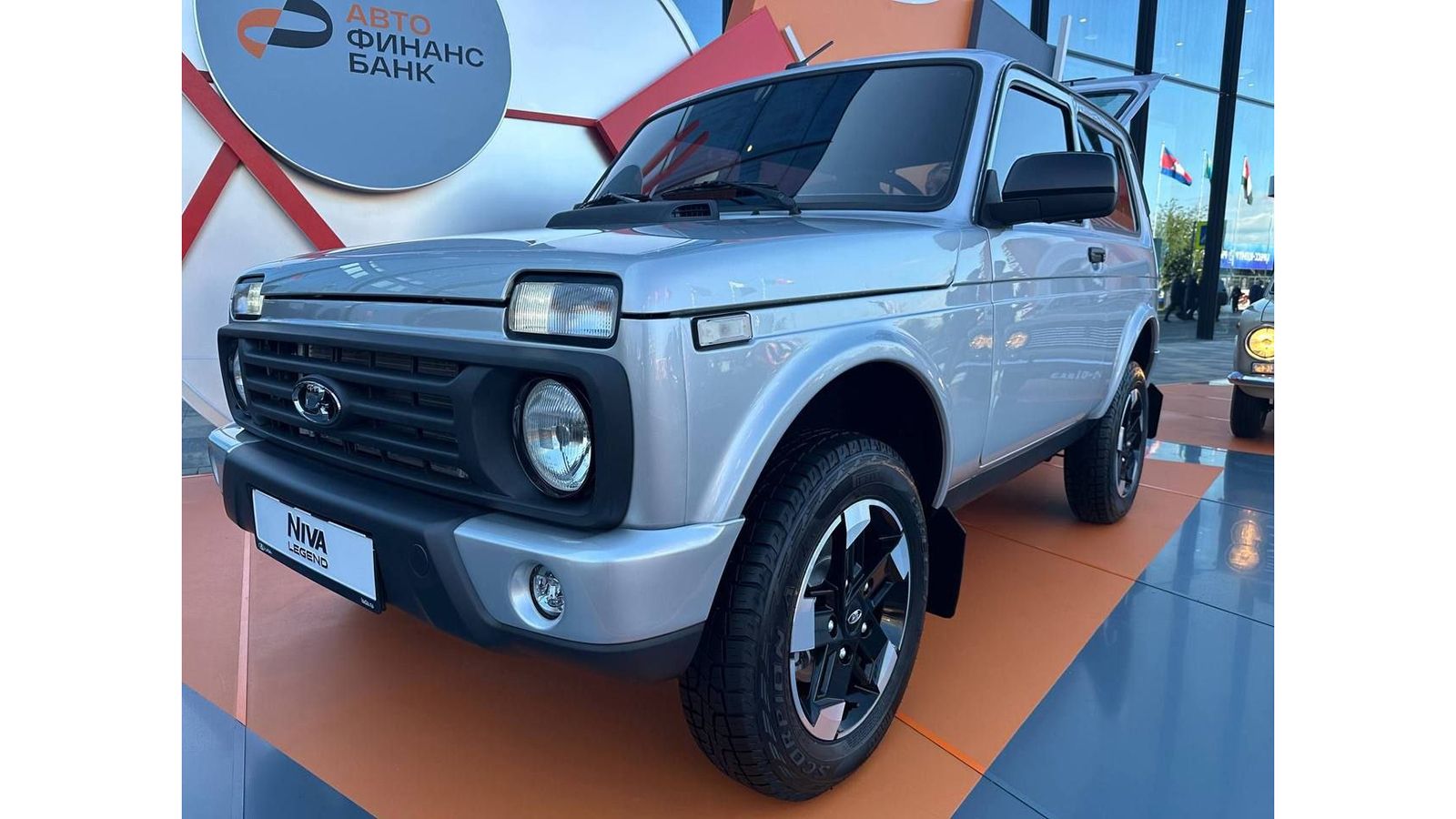 Lada Niva: Μετά από 49 χρόνια ζωής το θρυλικό SUV απέκτησε αερόσακο!